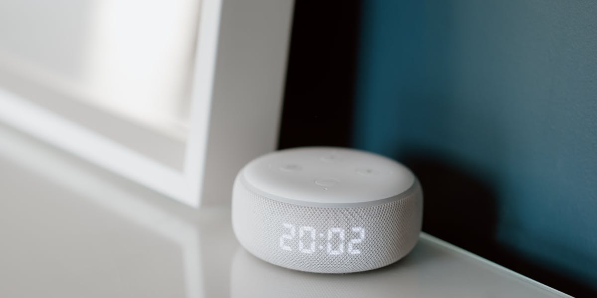 Z-Wave oder Zigbee 2026: Welcher Funkstandard für welches Haus — und warum die Frage seit Matter neu beantwortet werden muss