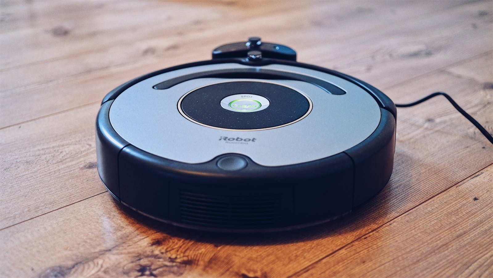Saugroboter mit Home Assistant 2026: Warum der Roborock mit dem Greifarm im Wohnzimmer scheitert, ein Dreame nach zehn Minuten Wifi-Rooten zur lokalen MQTT-Maschine wird, und Valetudo den ganzen Cloud-Zirkus überflüssig macht
