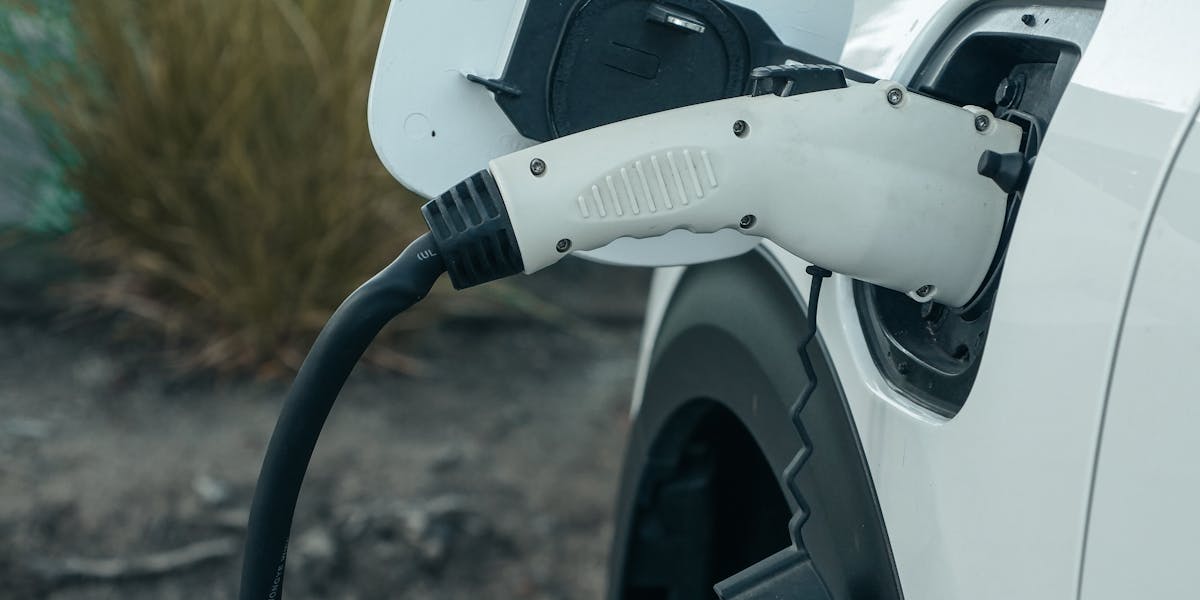 Wallbox, EVCC, Tibber und Solar zu einem Setup verbinden: Wie du dein E-Auto wirklich am günstigsten lädst, und welche Wallbox 2026 die richtige Wahl ist
